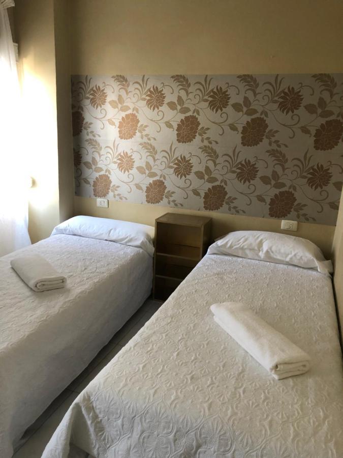 Pension Mar De Rosa Villanueva De Arosa Esterno foto